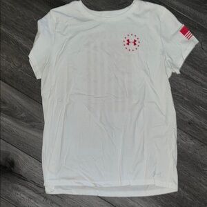🎄Under Armour White T-Shirt with Flag Detail